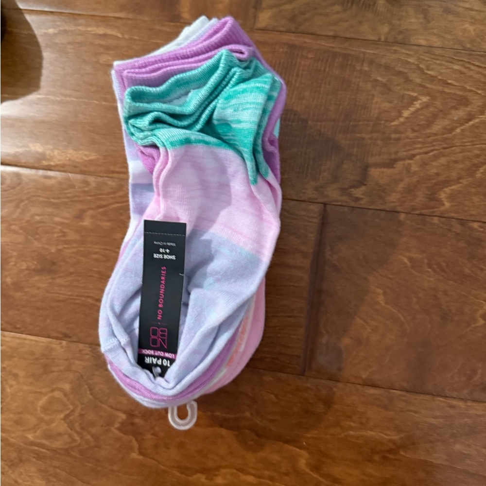 NWT Women’s size 4-10 No Boundaries 10 pair low cut socks